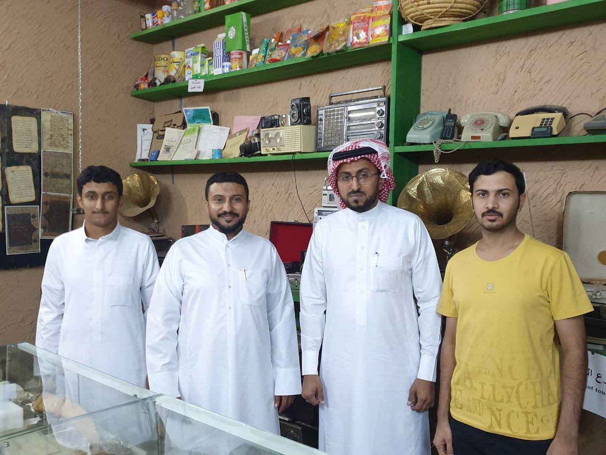 ALGHWANEM's tweet photo. #زيارة_للمتحف
تشرفت اليوم بزيارة الدكتور محمد الودعاني والاخ فهد الودعاني والاخ أحمد العبدلي
لمتحفي الخاص وذلك للإطلاع والتعرف على مقتنيات المتحف . https://t.co/OxpjO9uEfk