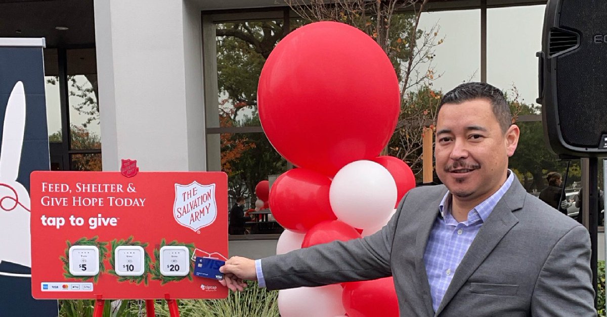 Visa is partnering w/ <a href="/SalvationArmyUS/">Salvation Army USA</a> + <a href="/tiptappay/">tiptap</a> to make donations contactless at the iconic Red Kettles this holiday season. Shoppers will be able to give back by tapping their contactless card, phone or watch at select locations: vi.sa/3ckd4fi