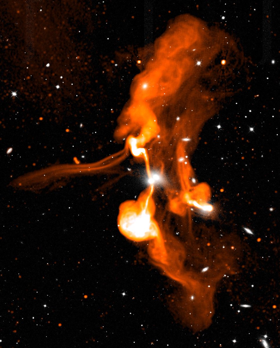 #UMN researchers are part of the MeerKAT Galaxy Cluster Legacy Survey data release that has revealed beautiful cosmic puzzles giving new clues to the formation of galaxies. z.umn.edu/cosmicpuzzles <a href="/SKA_Africa/">NRF/SARAO</a> @UMN_SPA <a href="/UMNresearch/">U of M Research</a>