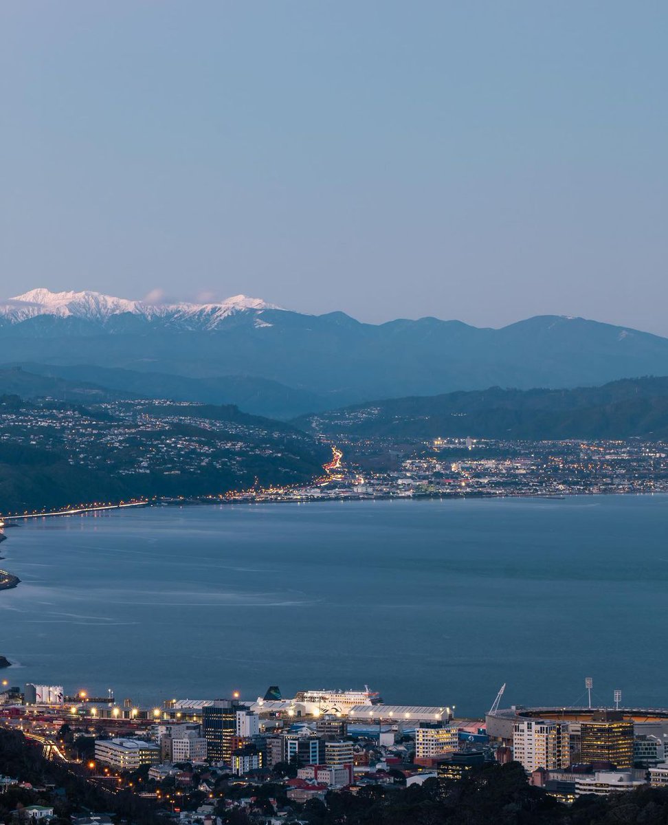 interislander's tweet image. Where's your favourite spot in Welly to stop and take in the view? Provided it's "on a good day" of course...😅🐬

A big thanks to Johnny for sharing this epic snap of beautiful Wellington Harbour and beyond.