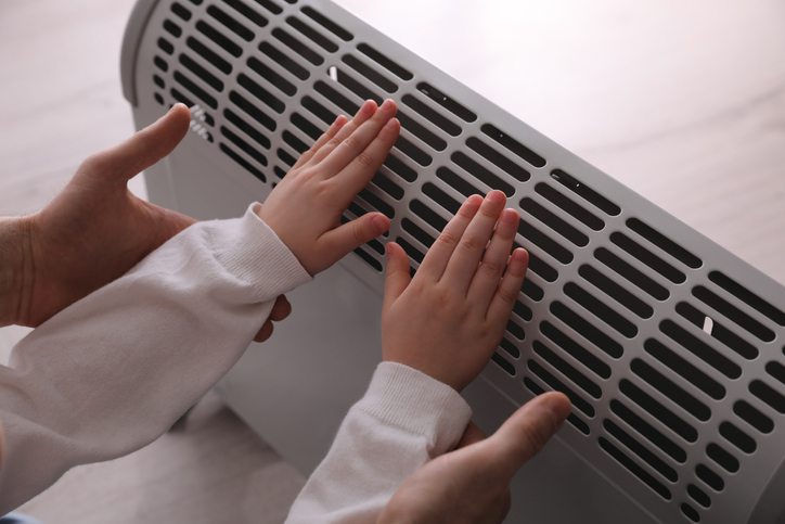 SFAgentKevinM's tweet image. Before the freezing temperatures arrive, check the heating system in your home. Have the filter changed if necessary so you stay warm during the cold winter months. #AgentTip