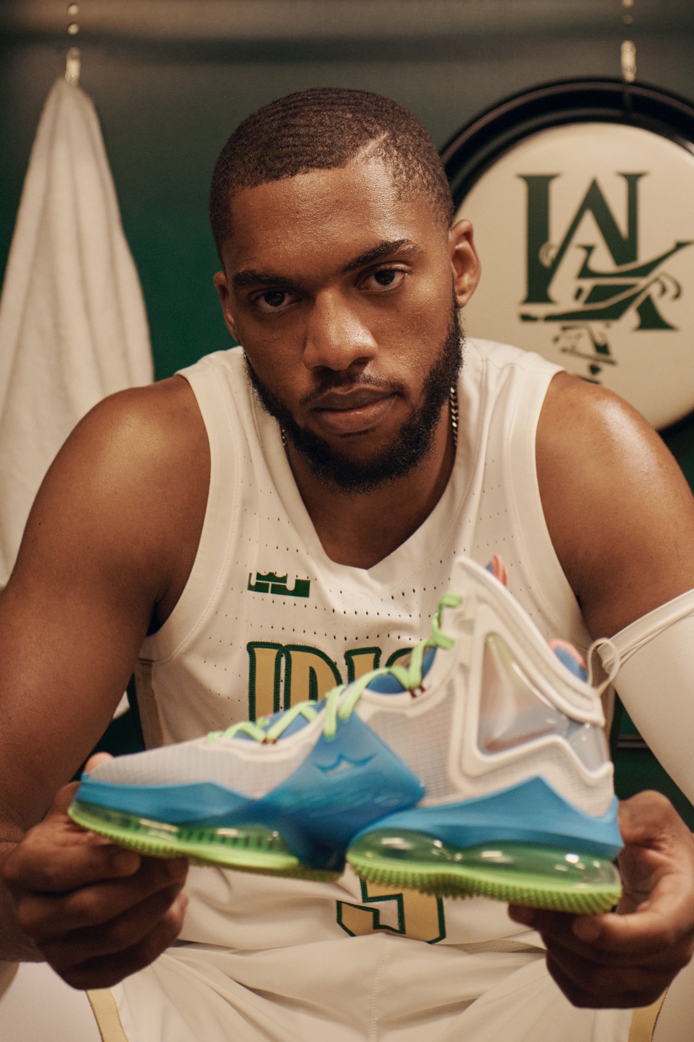 Lebron Xi Gamma Blue On Feet