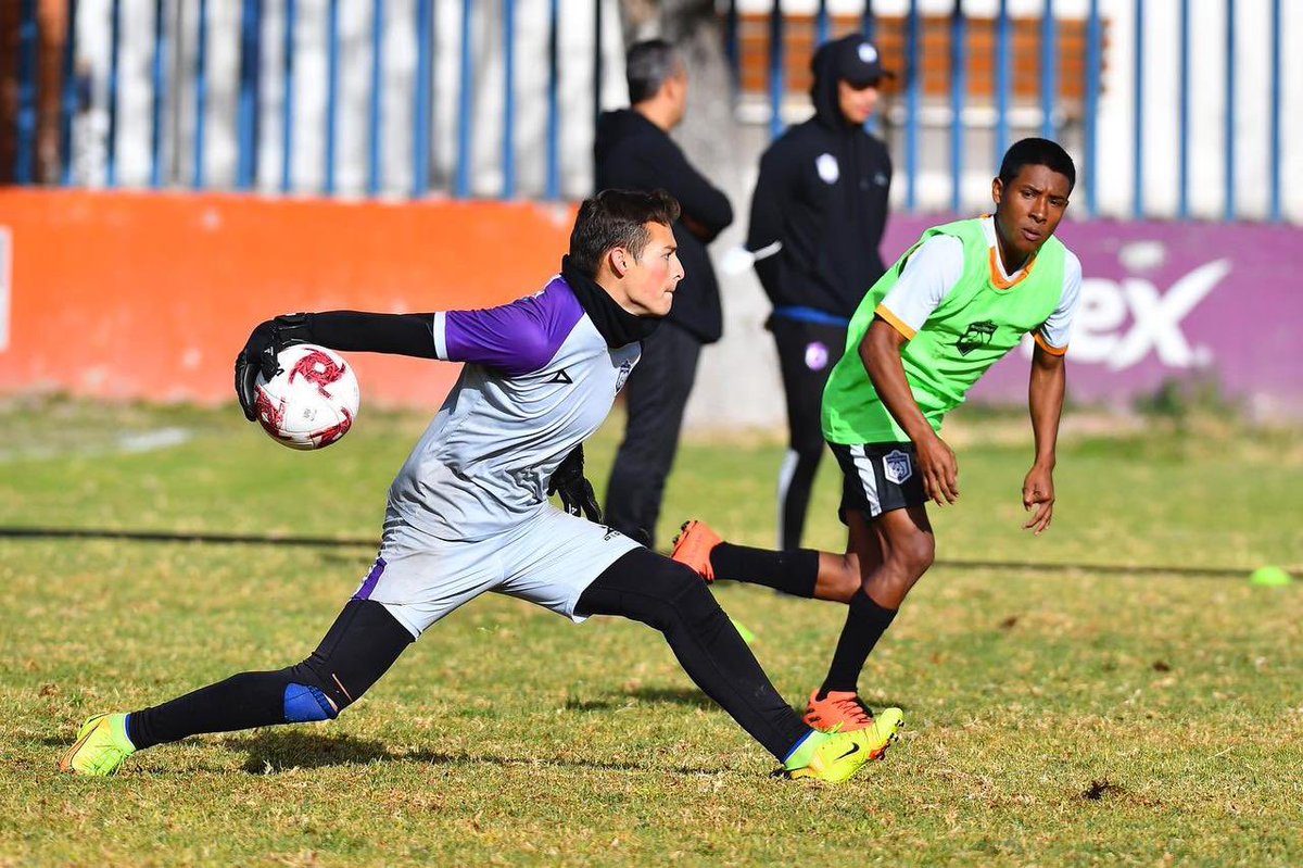 Nuestros Petroleros están listos para recibir al @AtletiQro mañana correspondiente a la jornada 1 que estaba pendiente. 

🔥⚽️⚽️vs Atlético Queréndaro.
📆 Miércoles 17 de noviembre 
⏰ 10:00 am
📍 INDEREQ, Casa de la Juventud

Vamos por esos 3 puntos Petroleros‼️➕<a href="/LigaTDP/">Liga TDP</a>