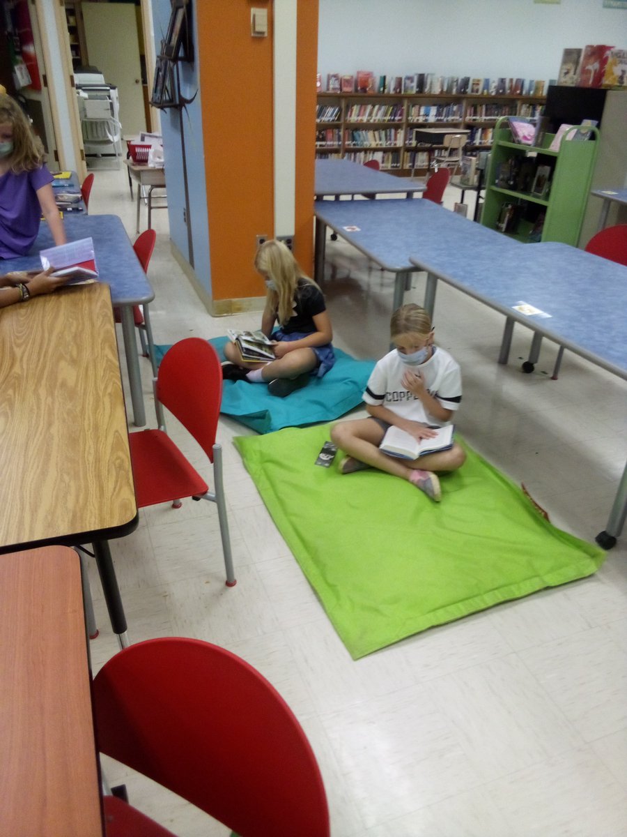 Reading is truly a gold mine during library media time at Rodgers Forge! <a href="/missyfanshaw/">Missy Fanshaw</a> #RFESaew #BCPSaew