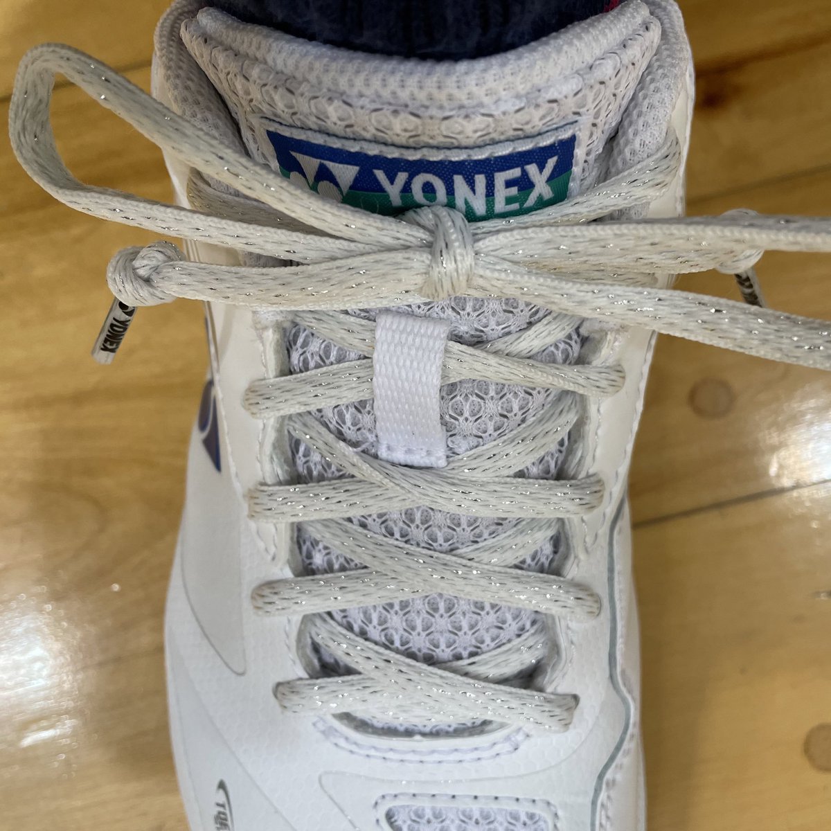 Chibikamisan's tweet photo. おNEWシューズ👟✨
初めてシューレースも購入❤️
キラキラした靴紐にニヤニヤしてます🤤
これからよろしくね🏸
#YONEX #ヨネックス #65Z2
#バドミントン #ワダスポーツ
#少し背が伸びた気分で #バドコーデ https://t.co/K8WujbZQ4U