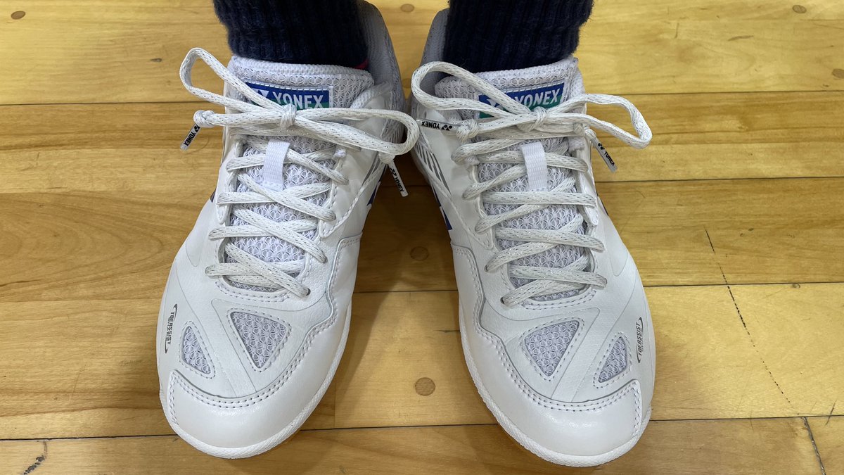 Chibikamisan's tweet photo. おNEWシューズ👟✨
初めてシューレースも購入❤️
キラキラした靴紐にニヤニヤしてます🤤
これからよろしくね🏸
#YONEX #ヨネックス #65Z2
#バドミントン #ワダスポーツ
#少し背が伸びた気分で #バドコーデ https://t.co/K8WujbZQ4U