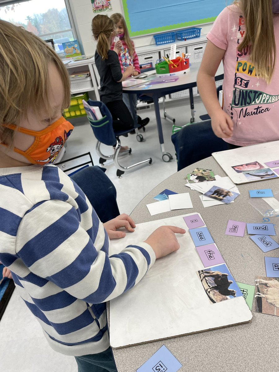 ReneeVarnum's tweet photo. We love using our Snap Words to build sentences! #readersareleaders #tcphonics https://t.co/GzQihjn8UU