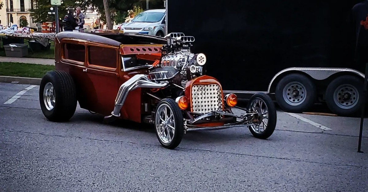 SpeedwayMotors's tweet photo. Jason's crazy Model A sedan with custom paint, blown big block positioned high in the chassis and spindle mount front wheels.
#customhotrod #streetfreak #builtwithspeedwaymotors https://t.co/PBj11c95ps