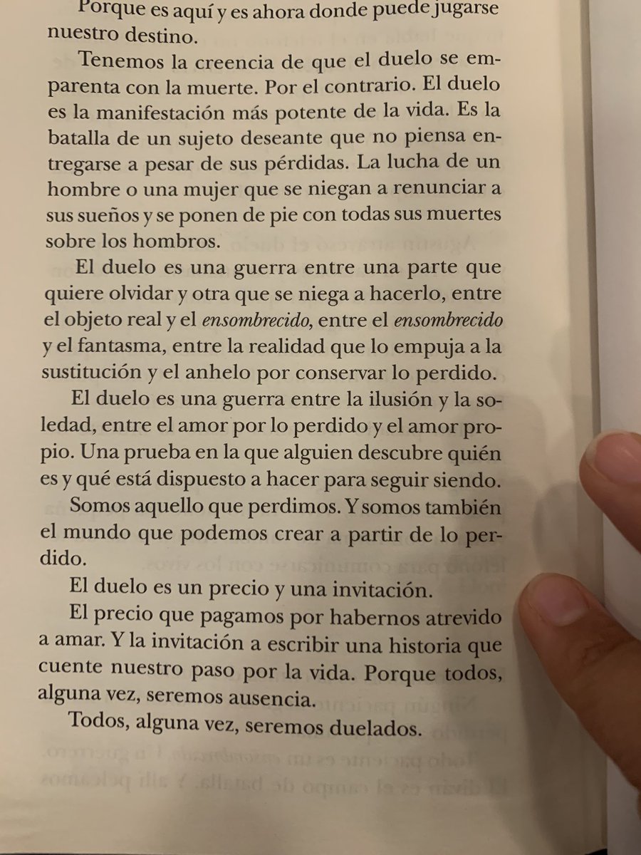 JGarre3's tweet photo. “Somos aquello que perdimos. Y somos también el mundo que podemos crear a partir de lo perdido”.

Lecturas ensombrecidas de Noviembre https://t.co/vzePbkOW8u