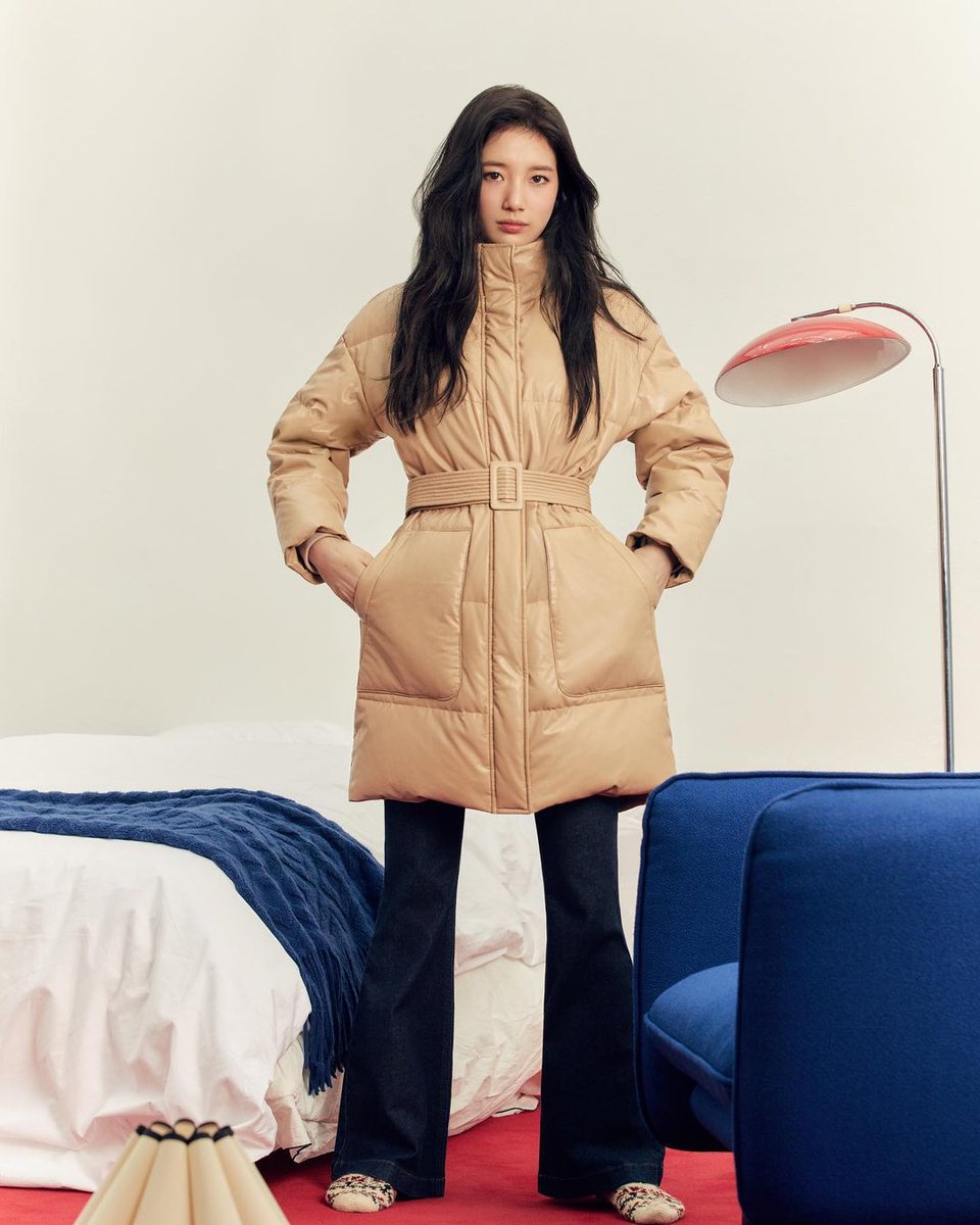 GUESS's tweet photo. #skuukzky is back for our Winter ‘21 Korea Collection, available on https://t.co/pfYwuCPv0M https://t.co/ReIw9H4buA