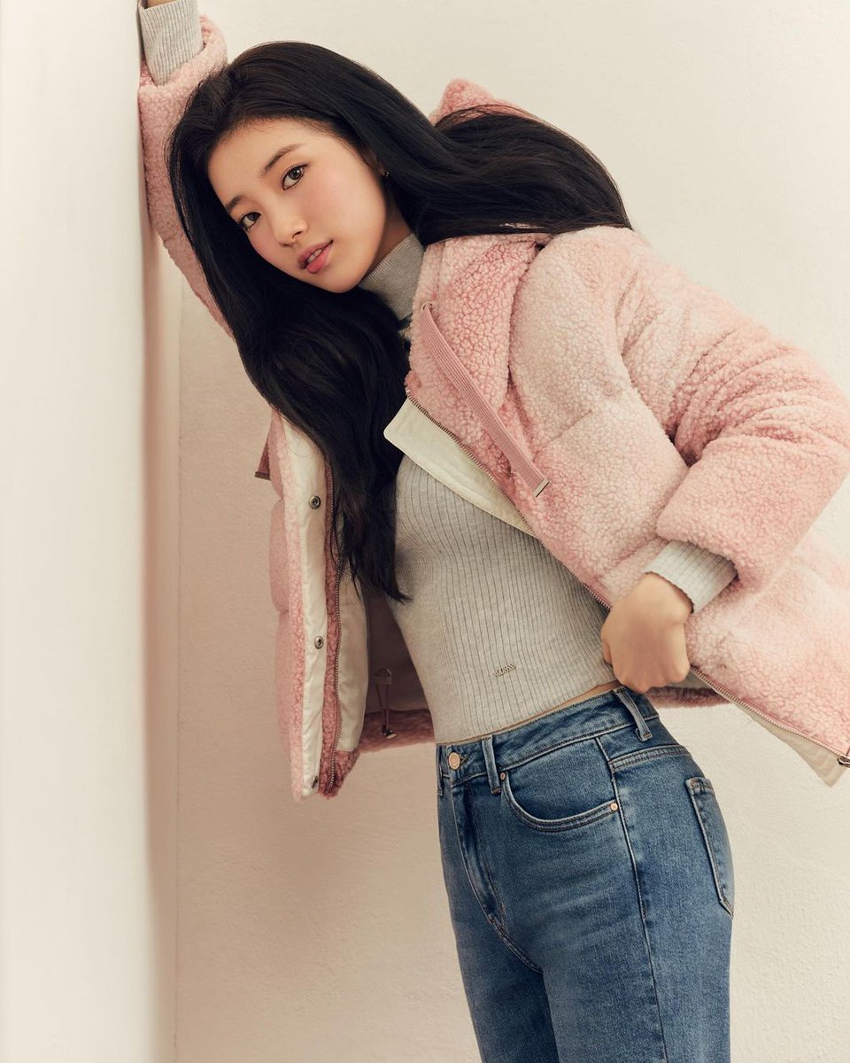 GUESS's tweet photo. #skuukzky is back for our Winter ‘21 Korea Collection, available on https://t.co/pfYwuCPv0M https://t.co/ReIw9H4buA