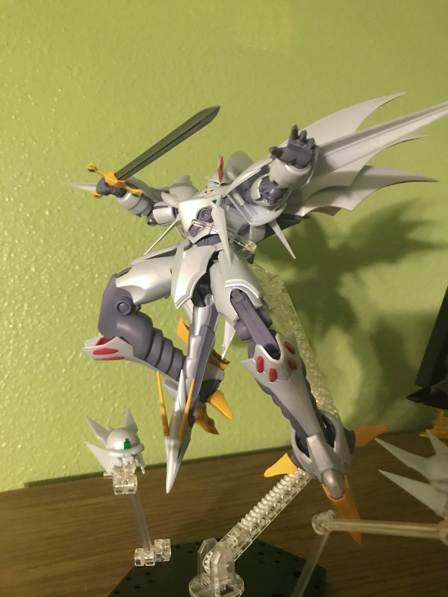 GoblinWannabe's tweet photo. Finished the HG Cybaster and this thing is cool. It’s really sturdy for a HG with its decent size and large bits. I think it just looks really cool with the rest of my knight kits. Also the last pic is a hint on the last kit I have ready.
#cybaster #gunpla #digimon #figurise https://t.co/pERQmmaeKi