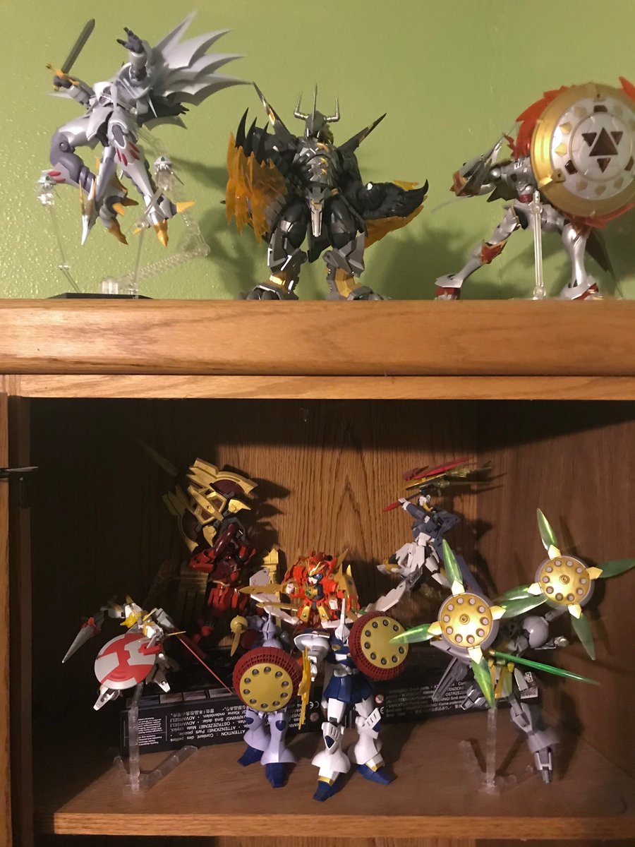 GoblinWannabe's tweet photo. Finished the HG Cybaster and this thing is cool. It’s really sturdy for a HG with its decent size and large bits. I think it just looks really cool with the rest of my knight kits. Also the last pic is a hint on the last kit I have ready.
#cybaster #gunpla #digimon #figurise https://t.co/pERQmmaeKi