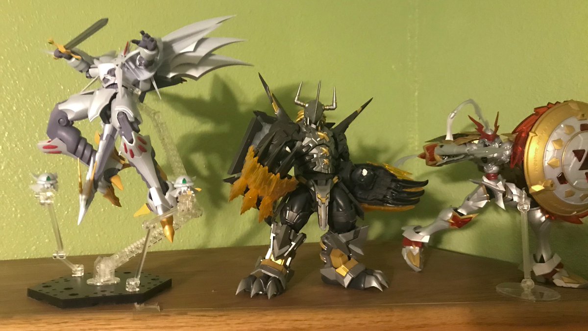 GoblinWannabe's tweet photo. Finished the HG Cybaster and this thing is cool. It’s really sturdy for a HG with its decent size and large bits. I think it just looks really cool with the rest of my knight kits. Also the last pic is a hint on the last kit I have ready.
#cybaster #gunpla #digimon #figurise https://t.co/pERQmmaeKi