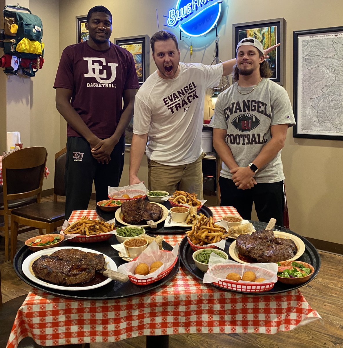 🍽 Doe's Steak Challenge 
Going down now‼️