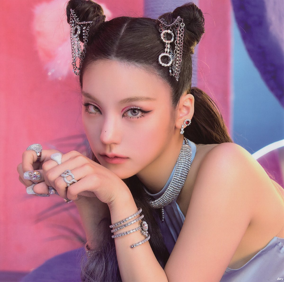 yejigallery's tweet photo. we need more of catgirl yeji https://t.co/mXhW8z6VwI