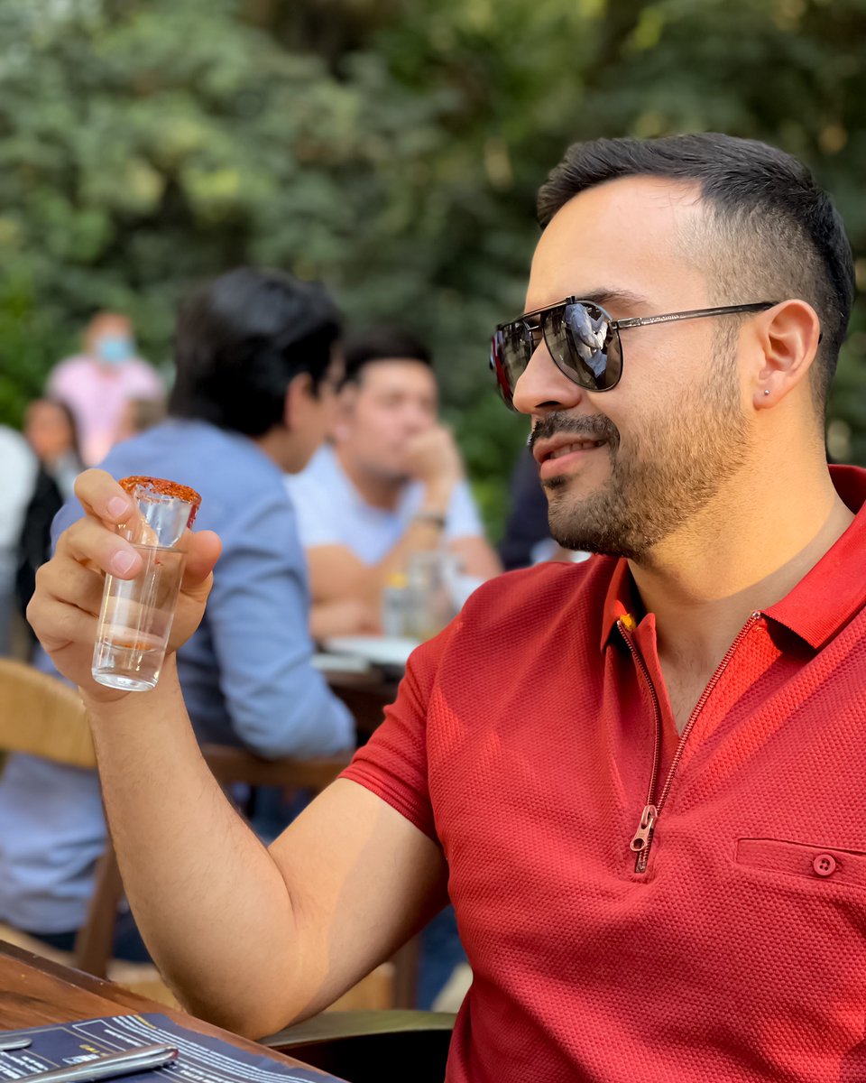 AdrianDom89's tweet photo. En lo que tú grabas  mi nombre en la penca, yo ya vengo con el Tequila 😎Salud! https://t.co/sJahLIsTud