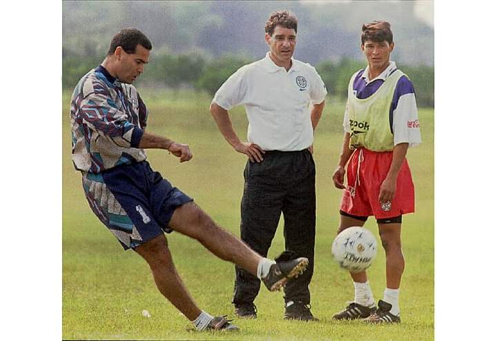 Sin gimnasios de alto rendimiento , sin áreas de rehabilitación,sin hotel cinco estrellas y vestuarios exorbitantes,llegaron al Mundial, a los Mundiales no se llegan con Mega Estructuras,se llega eligiendo gente idónea y con jugadores con mucho compañerismo y compromiso.