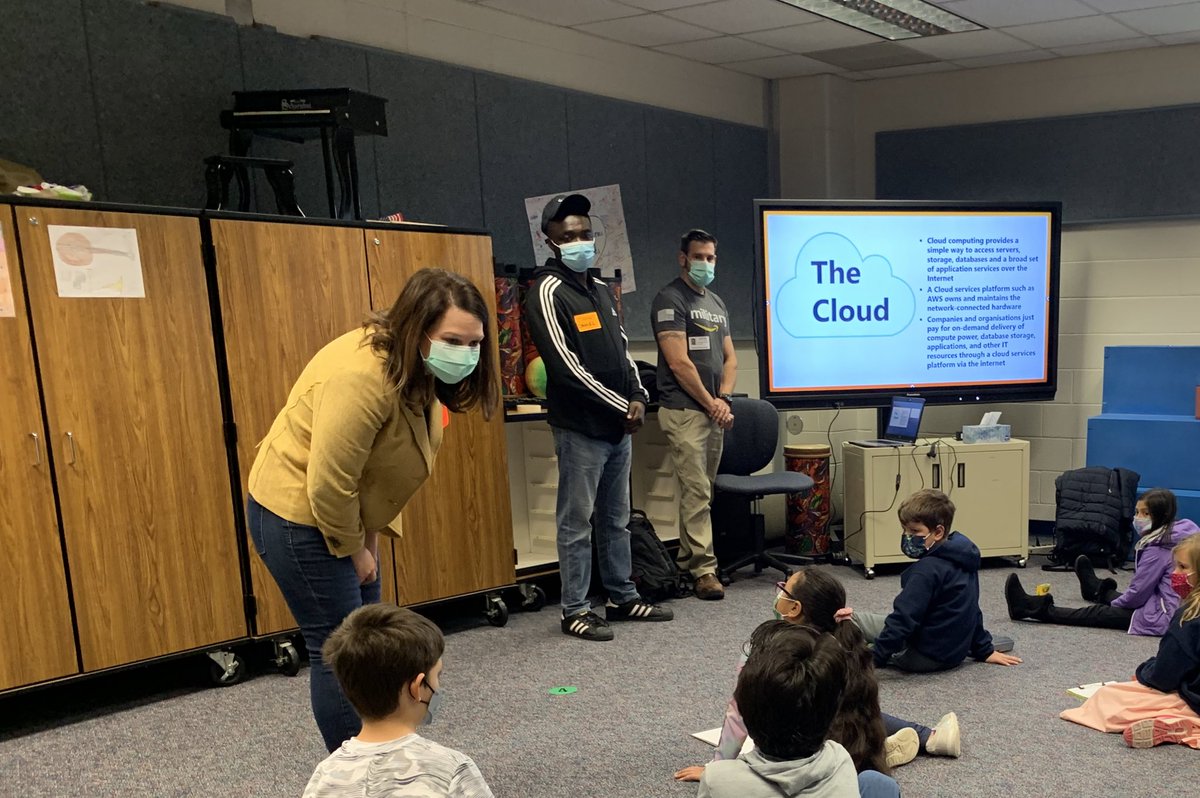 mrshollar's tweet photo. Thanks to the team from @awscloud who came to talk to our students about “The Cloud” and many data centers that we see around our county! #rhlcodes @RoundHillES https://t.co/zuwz9kY3xz