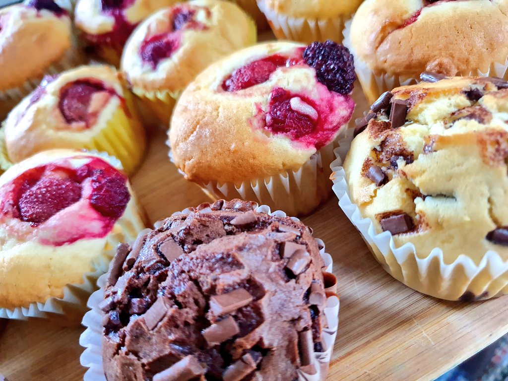 Kupcakewrangler's tweet image. 1 box kauta mai🎶🎶
White chocolate berry
Double chocolate and
Vanilla chocolate chip

All dairy free and ready @ManaCoffeeFiji 

#ladykupcake #manacoffee #muffinbox