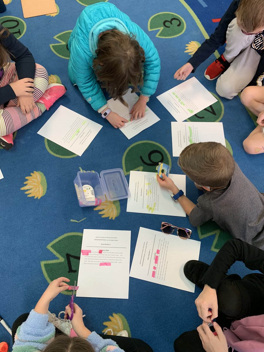M_Muphy1290's tweet photo. Working on our decodable texts and finding all the words with our skill for the week before we read. https://t.co/ERrDpjcTUr