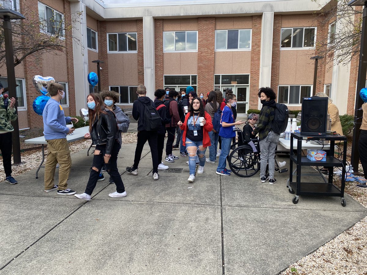 AHSHouseof2025's tweet photo. Freshman fall social was a blast! Great to see everyone together! Thank you Small Schools Committee! https://t.co/ozxUNyL5Vv