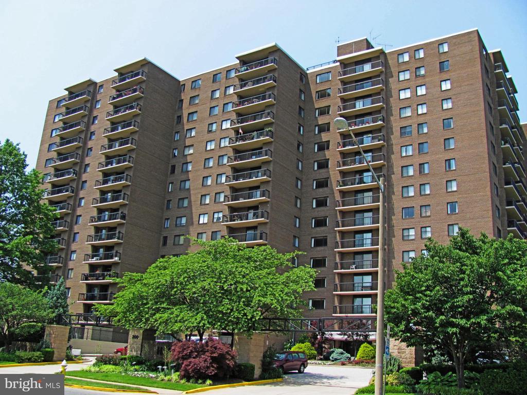 d_cropper's tweet photo. Ready for a change? This 2 BD/ 2 BA in Alexandria won't be on the market long.  https://t.co/lKMmXWwjxy https://t.co/H2ZlpxVzvP