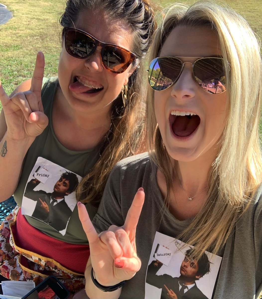 MsKOndelacy's tweet photo. Meanwhile, @gowilsonrangers team #FirstGradeForever is representing as our pun-ny selves: 💚📅 #iykyk @MrsYoungTX Missing our other ladies today! @ShakingUpFirst @krsilvestri 💜 Music Through the Decades Day Rocks 🤘🏼🎤 https://t.co/OIBmUrekzk