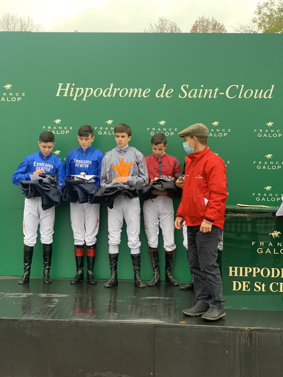 Première course école @EcoleAFASEC  à l’hippodrome de saint cloud <a href="/francegalop/">France Galop</a> pour moi ! Fier de voir nos futurs champion en action. Merci <a href="/Luchaume/">Lucie Chaume</a> et toute l’équipe de gouvieux et maison laffite, merci aux entraîneurs notamment  monsieur <a href="/ClementNicolas1/">Nicolas CLEMENT</a>  et monsieur Fabre.
