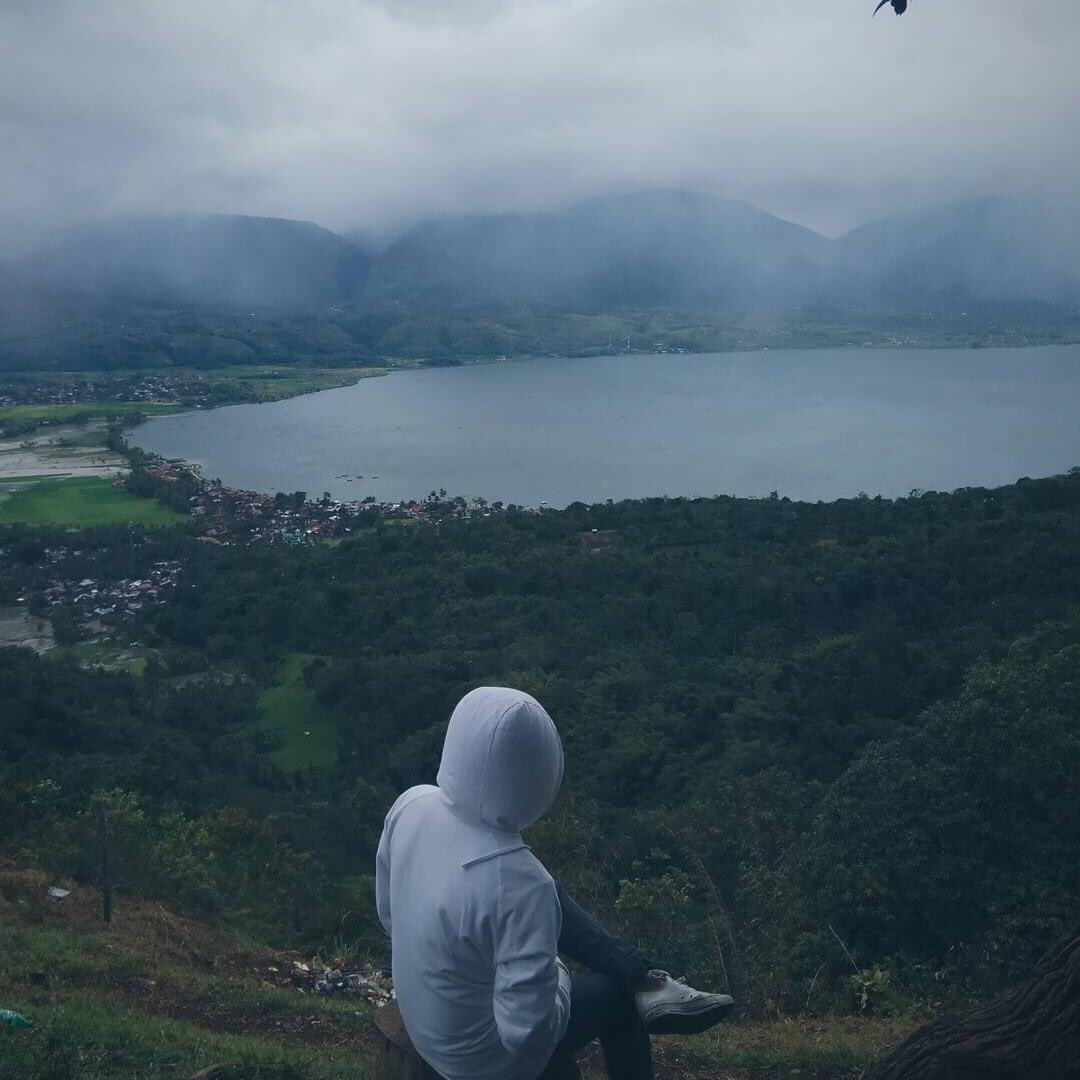 Kebangun atau tersadar beda kata satu makna bahwa idup itu pilihan jadi kita bebas untuk memilih, tapi memilih kamu itu wajib yaa kan.