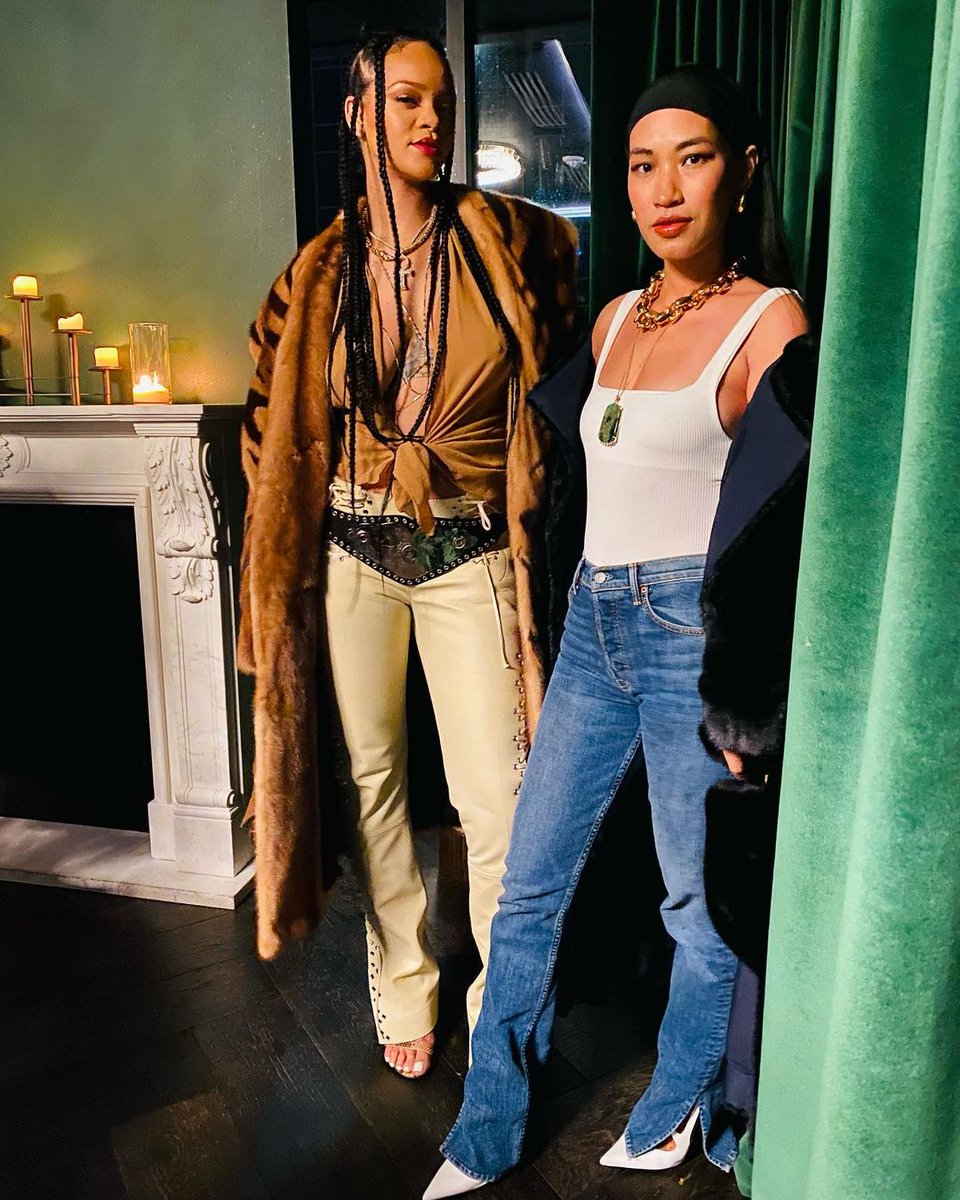 TeamOfRihanna's tweet photo. Rihanna's stylist Nini Nguyen just shared new pictures. 💕 https://t.co/jwtFy6UPWL