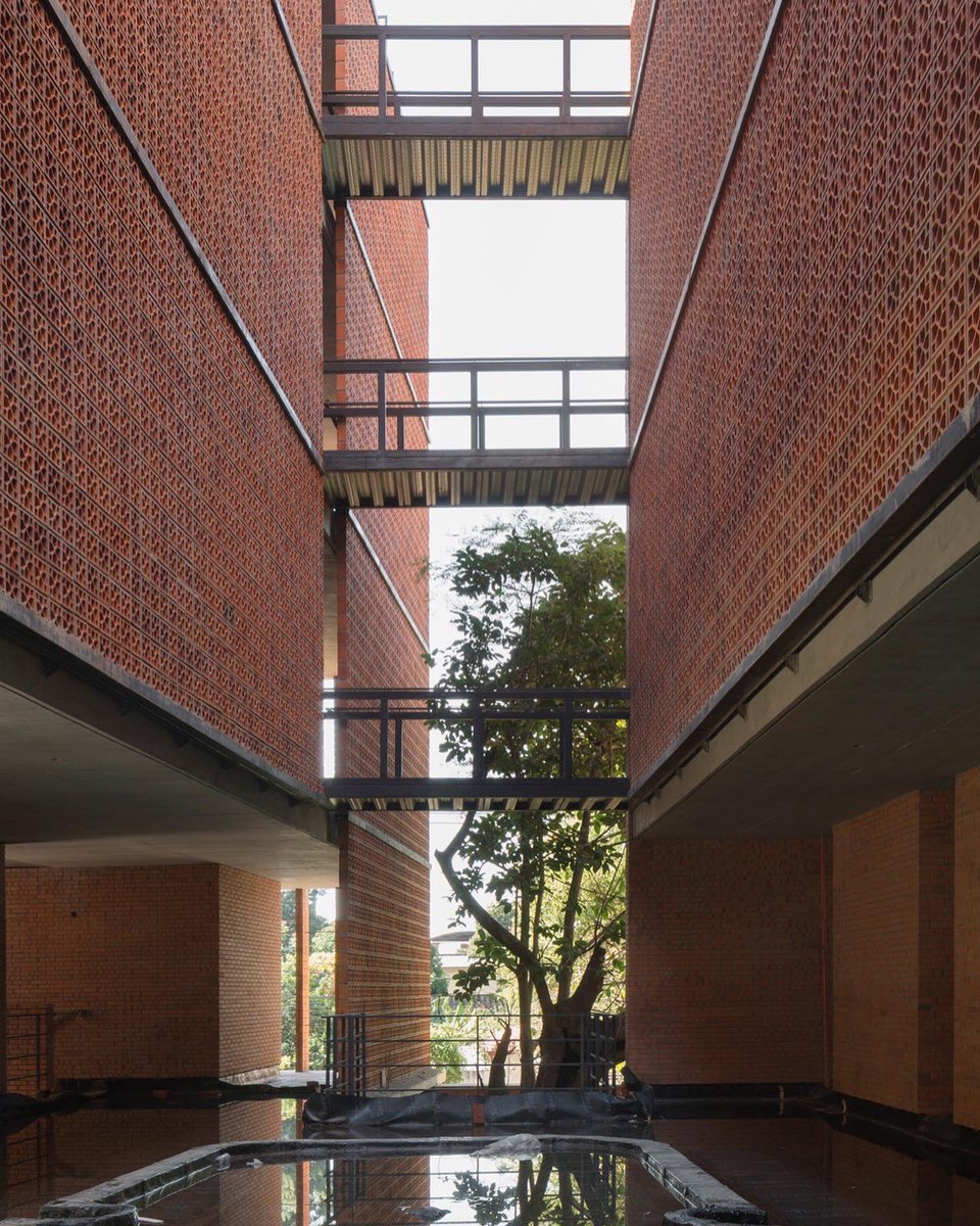 FCS, en construcción, #SergioRuggeri + #EstudioRuggeroZarza, Asunción, Paraguay.
—
© #FedericoCairoli | federicocairoli.com