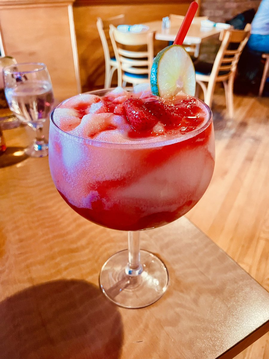 TonyChicago8's tweet photo. #CesarsChicago My drink is better than yours! https://t.co/JUU3THHm47
