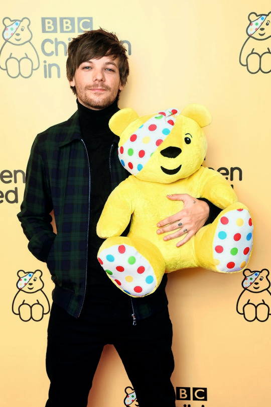LouisOnThisDay's tweet photo. 📸 November 15 2019 - Louis performs 'We Made It' at the BBC Children in Need telethon.
✨ Performance: https://t.co/iEHE3ZZuEg https://t.co/EAaEQxBId9