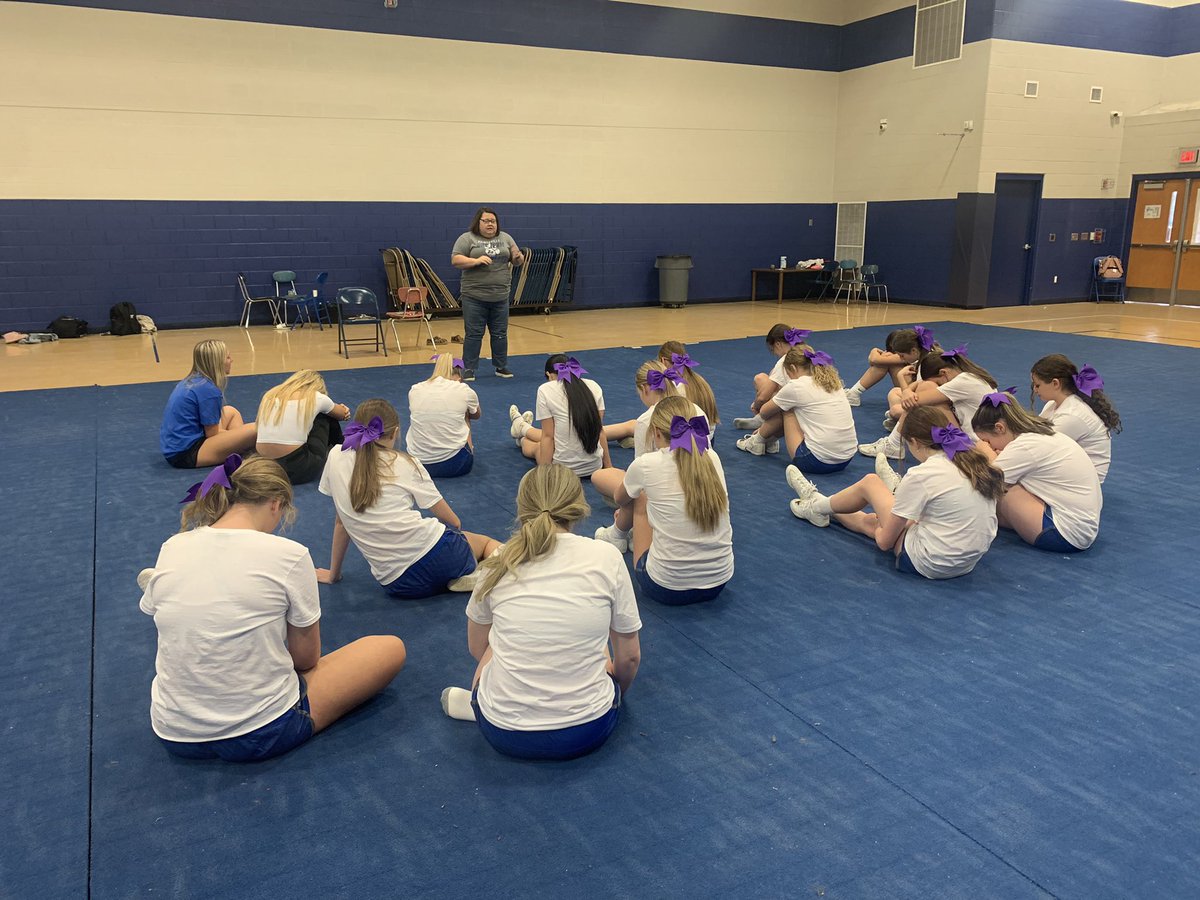 ashley80adams's tweet photo. Mrs. Allison King (3rd grade teacher &amp; former PHS Varsity cheerleader) praying over our girls for a successful and safe season and a short devotional on encouragement 💙☺️ @PaintsvilleInd1 https://t.co/FspdFds1l3
