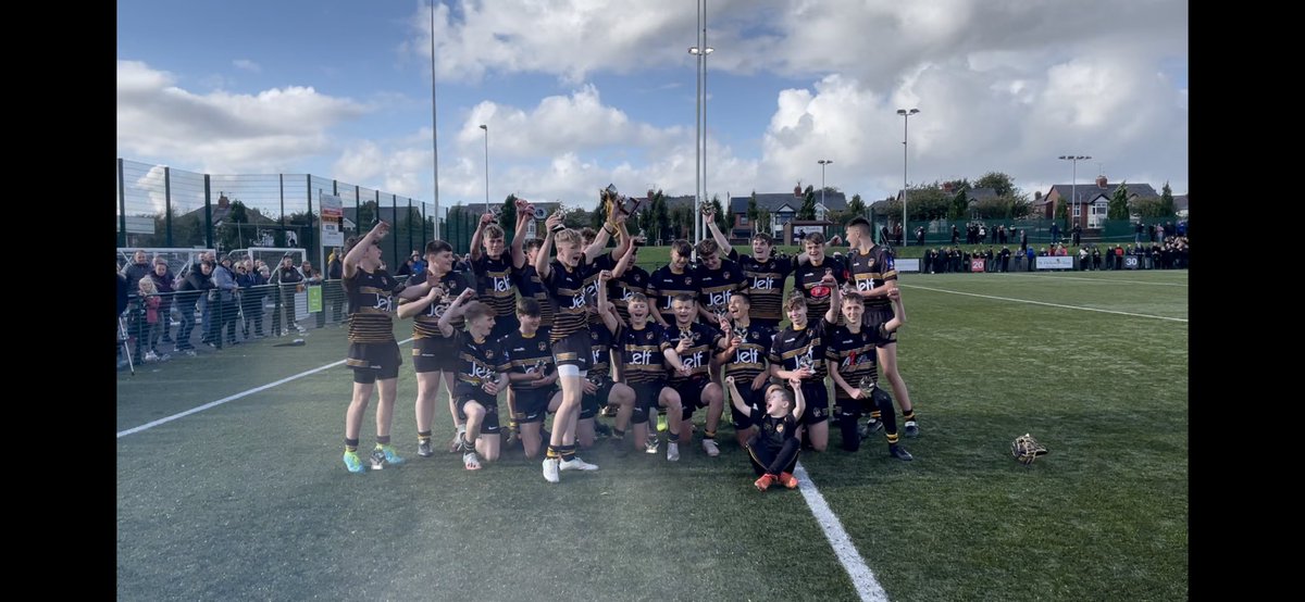 Signed @LeighCenturions ball from the last game at Hilton Park donated for auction. All proceeds towards LMR u15’s tour next summer before the group all go their separate ways after 11 years together. Please comment if you’d like to place a bid.
#tour #endofanera #celebration