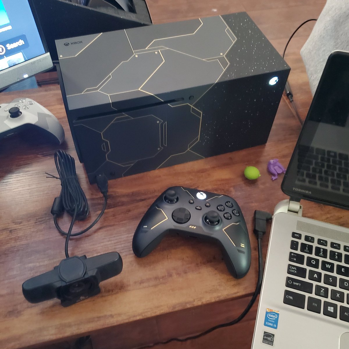 Your boy got the Xbox ladies and gents!! Forgot to post yesterday. Was hella tired after waiting for it overnight.