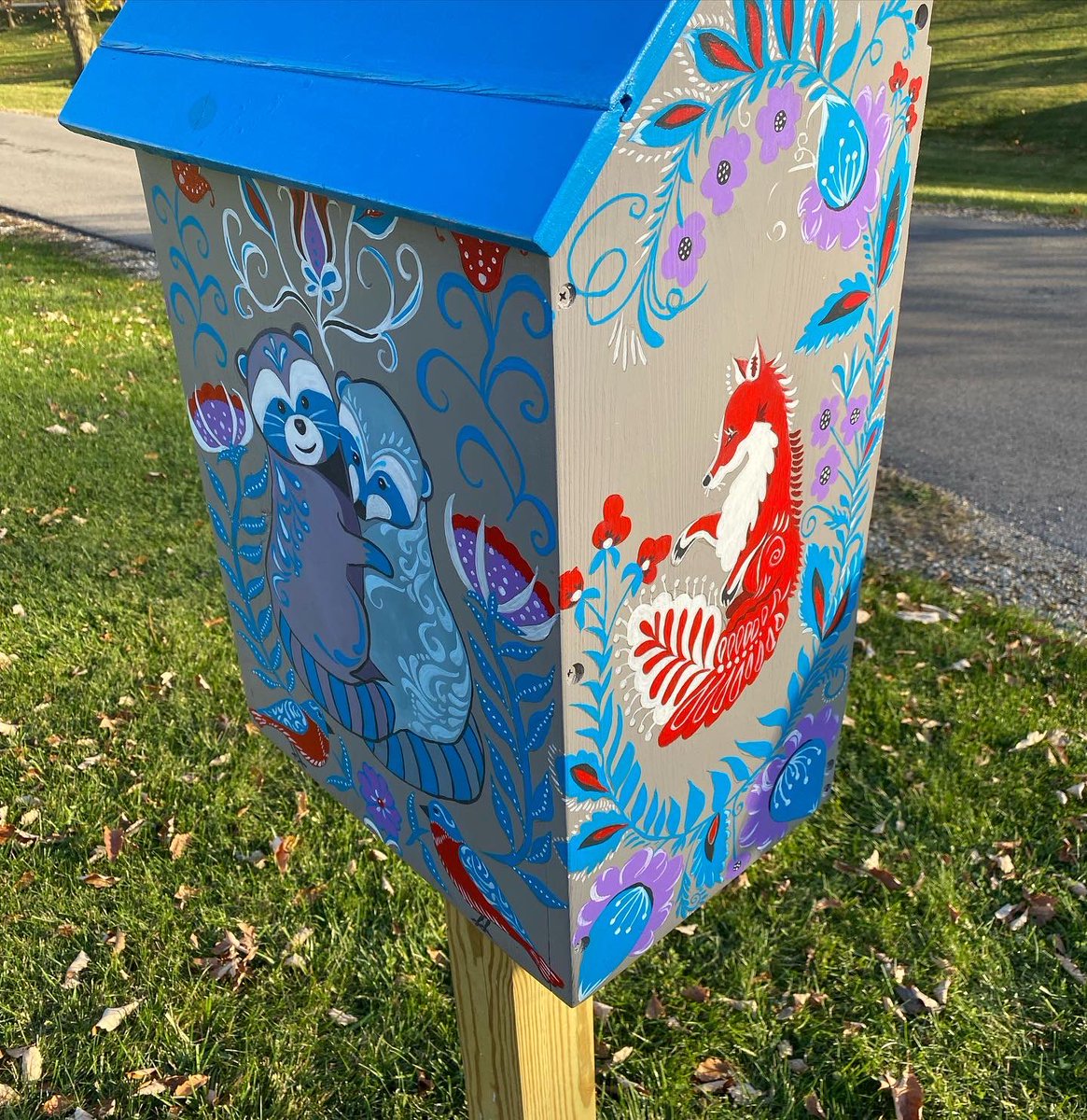 CryptoNature's tweet photo. Finally got our “little free library” up in front of our home. Thanks to my mother in law for her wonderful painting work. https://t.co/yf2cC5jMaP