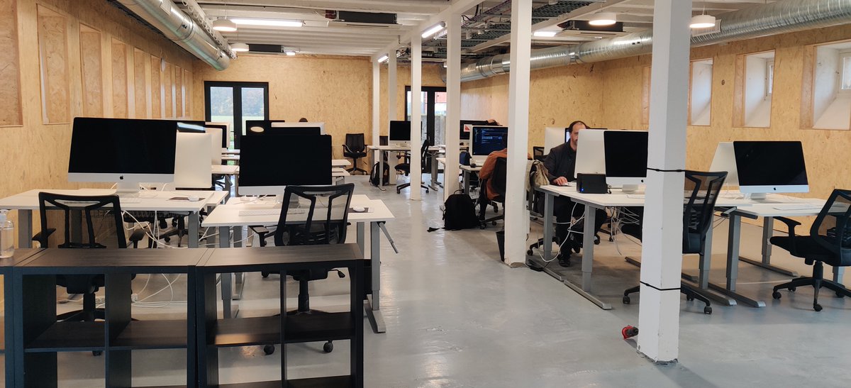 42chips's tweet photo. Aujourd'hui, l'équipe 42Chips est allée à la découverte de @HectarCo et a rencontré les étudiants de @42born2code en projets sur place.
Une véritable inspiration pour, on l'espère, de futurs projets et partenariats concrets et innovants ! https://t.co/l4kEoPIUYQ