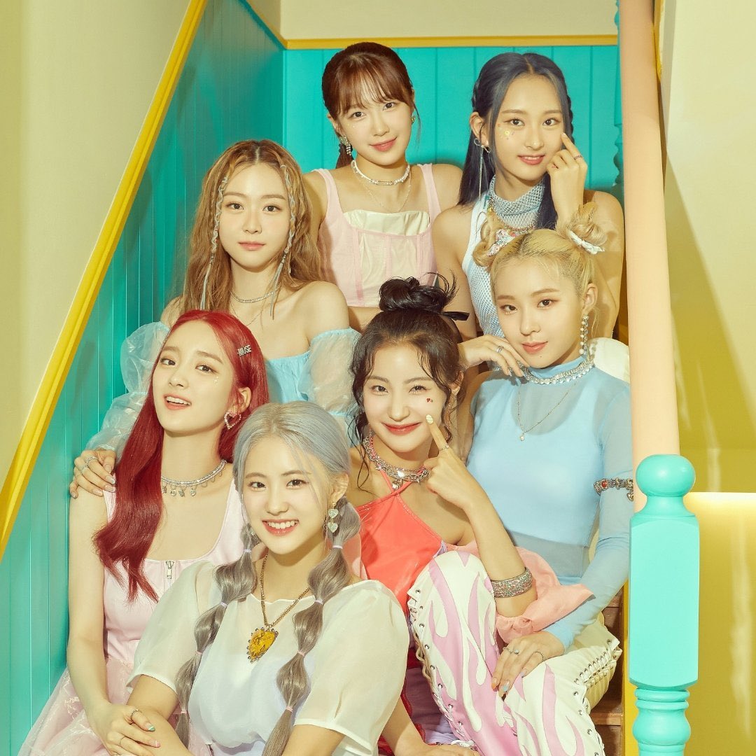 ichillinfancafe's tweet photo. hi, i'm a new account dedicated to posting fancafe updates for ichillin! please rt so more ichillin stans can find me :D
#ICHILLIN #아이칠린 https://t.co/tgy3hJ3TJ2