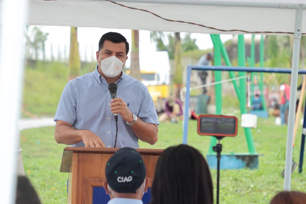 gt_cig's tweet photo. #CIGINFORMA Miembros de Junta Directiva 2019-2021, presidida por el Ing. Milton Danilo Santizo y el Alcalde Hugo Sarceño de Puerto Barrios, colocan la Primera Piedra para la Construcción de la Plazuela y Monumento al Ingeniero. https://t.co/rYCGDkehUy