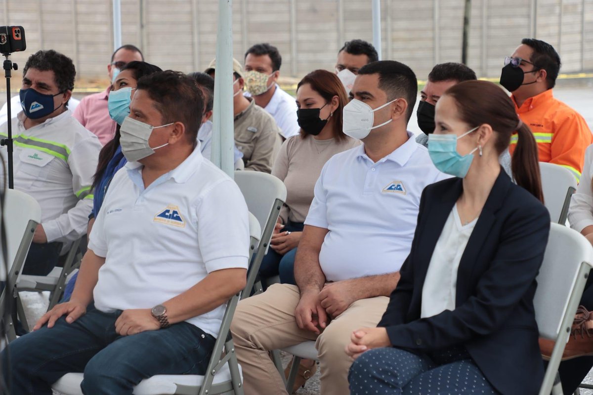 gt_cig's tweet photo. #CIGINFORMA Miembros de Junta Directiva 2019-2021, presidida por el Ing. Milton Danilo Santizo y el Alcalde Hugo Sarceño de Puerto Barrios, colocan la Primera Piedra para la Construcción de la Plazuela y Monumento al Ingeniero. https://t.co/rYCGDkehUy