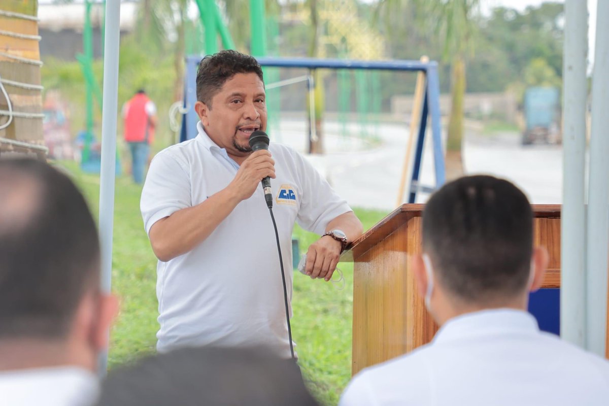 gt_cig's tweet photo. #CIGINFORMA Miembros de Junta Directiva 2019-2021, presidida por el Ing. Milton Danilo Santizo y el Alcalde Hugo Sarceño de Puerto Barrios, colocan la Primera Piedra para la Construcción de la Plazuela y Monumento al Ingeniero. https://t.co/rYCGDkehUy