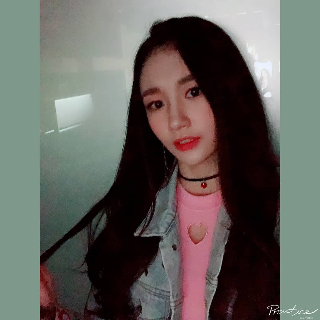 wehocuspocus's tweet image. Llegó el momento de salir de mi cuevita con calidad de roblox porque #𝒯he𝐵ears𝑏𝑎𝑙𝑙 ha llegado finalmente 🧸♡ Y aunque quiero seguir durmiendo la siesta, las ganas de disfrutar de #𝒞hocoV𝕒𝕟𝕚lla y animar a Vani son más fuertes. 🗯️  

𝓢𝑤𝑒𝑒𝑡 𝓑𝑎𝑚𝑏𝑖 ♡ #𝔽𝔸ITH🍜