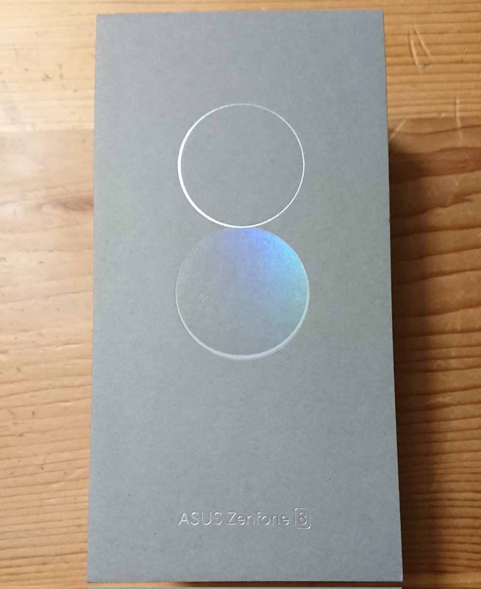 meganebouz's tweet photo. ASUS 日本のカスタマーサービスに修理を依頼したら、一週間くらいで本体交換で新品が返送されてきた。
#ZenFone8 #ramdump https://t.co/r6lGXyxnpw