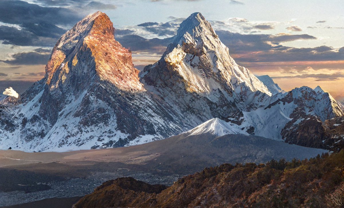 lessdanthree's tweet image. So I decided to mix Mount Everest, Fuji, and Matterhorn and let @Photoshop #NeuralFilters do the rest of the work. I personally like the jungle looking one the most