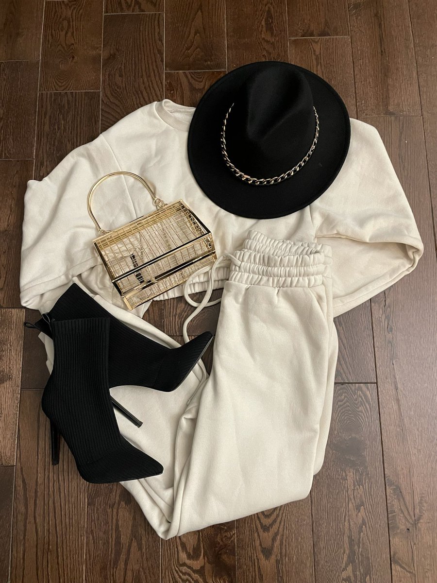 smstyleloft's tweet photo. Cute and cozy new arrivals🤩 check out SM Style Loft now! #newarrivals #fallfashion #fallstyle #cuteandcozy #flatlay https://t.co/LhV43QdfZs