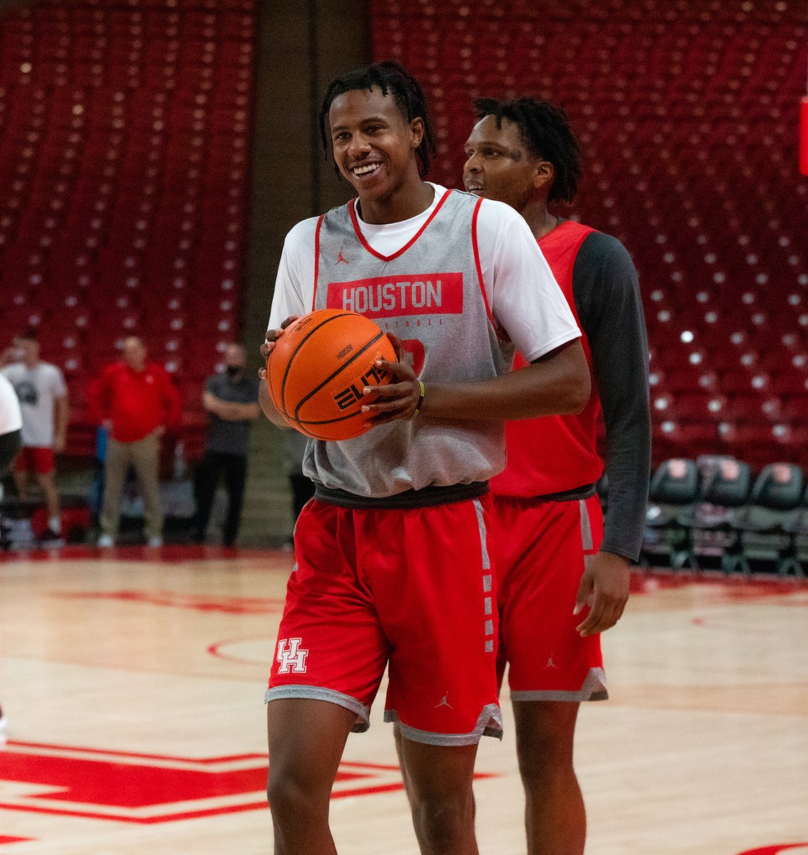 UHCougarMBK's tweet photo. Solid shootaround this afternoon
NEXT – vs Virginia, 7 pm TONIGHT in Fertitta Center
#ForTheCity x #GoCoos https://t.co/rnME7YDxIs