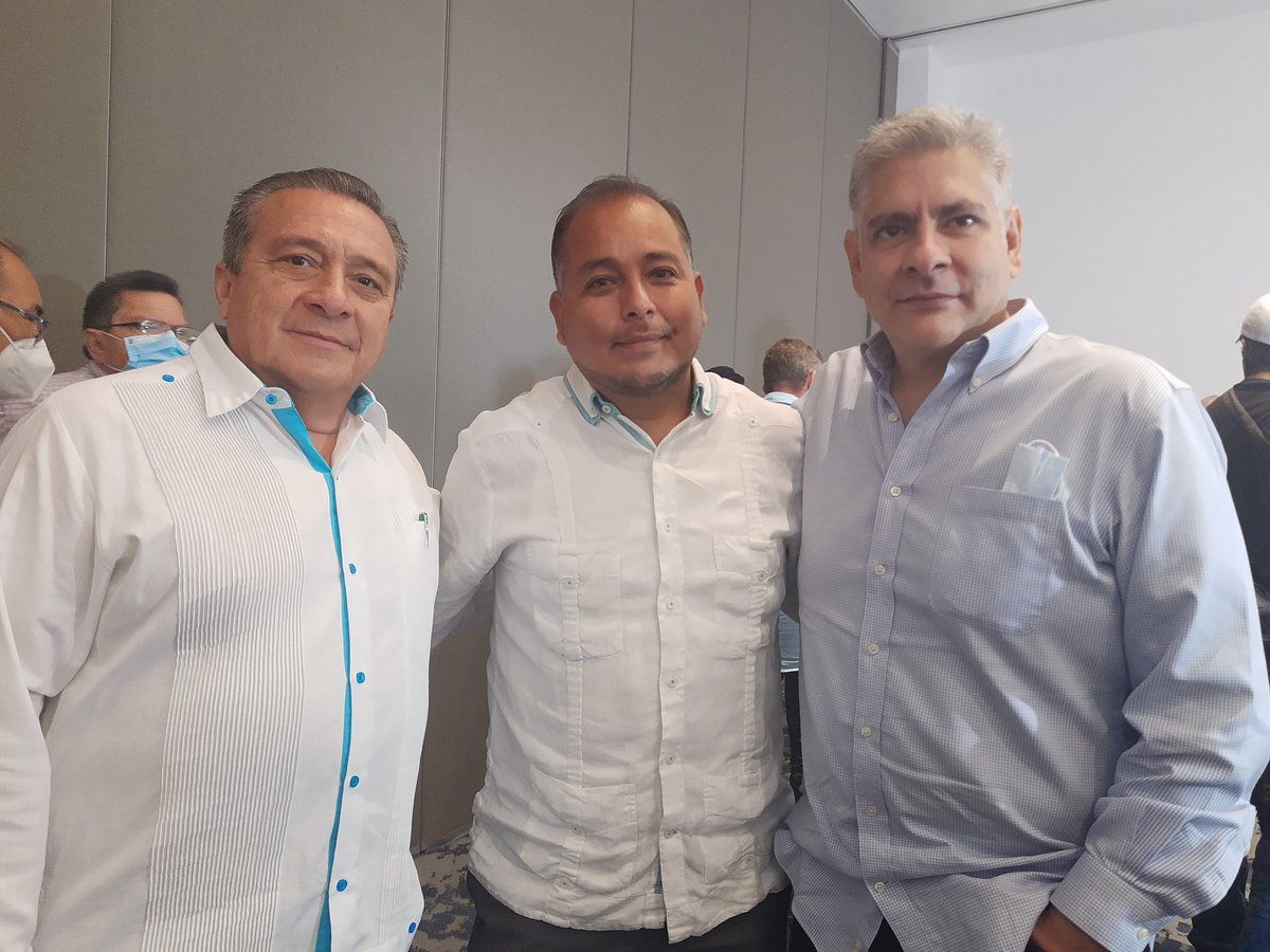 javier7ag's tweet photo. En reunión en la presentación del proyecto del proyecto del istmo con mis amigos @mollynico @mausoto  sin duda alguna de los proyectos más importantes para seguir con el desarrollo de nuestro país https://t.co/PtvtApioV5