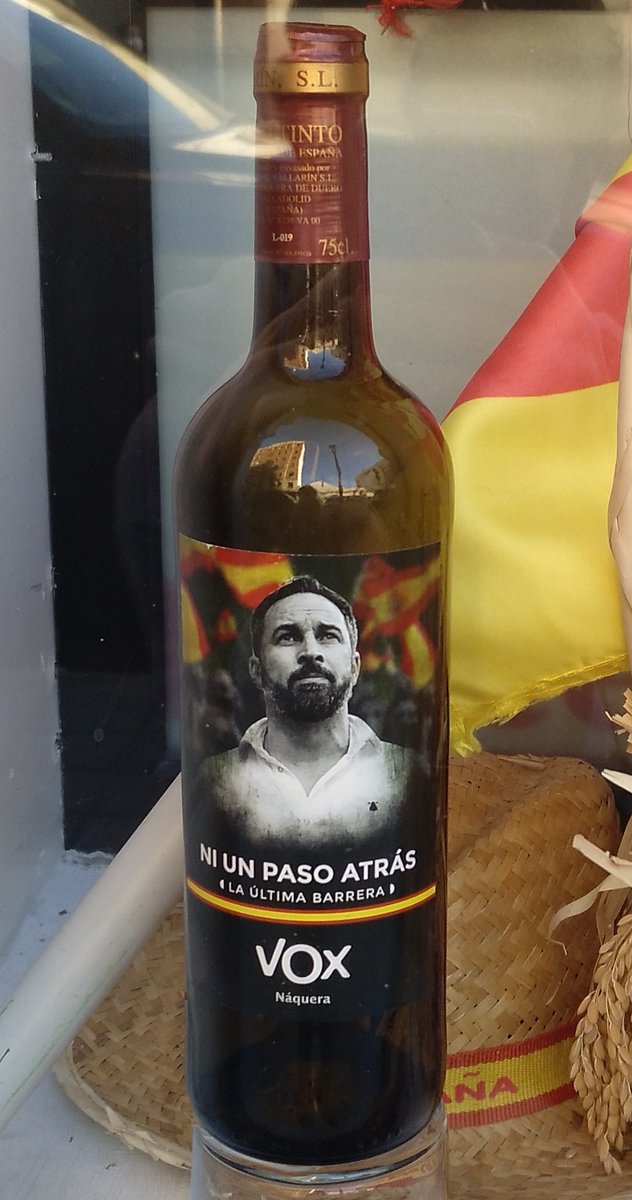 AgenteBolet's tweet photo. Un día un cromañón se tragó una uva podrida e hizo el vino

Otro día otro cromañón se tragó una ideología podrida e hizo este vino https://t.co/yypDPrB8mE